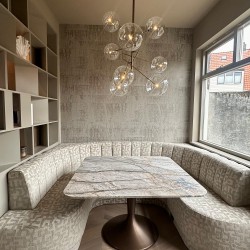 Luxe wandbank op maat met luxe stoffen