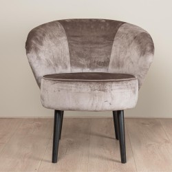 Kleine fauteuil op poten