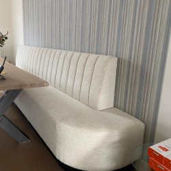 Eetkamerbank met ronde zitting ottoman op met verticale banen