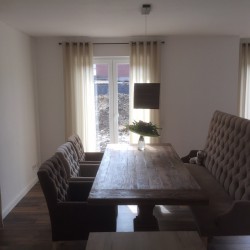 Eetkamerstoelen Bram met eetkamerbank Charlie Eetkamerstoelen Bram met eetkamerbank Charlie