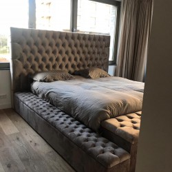 Gecapitonneerd bed en hoofdbord maatwerk in moderne en luxe stijl