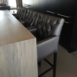 Gecapitonneerde barstoelen op maat