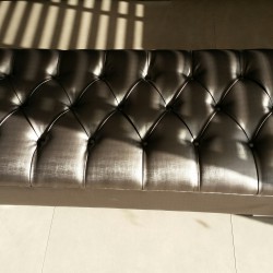 Gecapitonneerde hocker op maat in Verona Gecapitonneerde hocker op maat in Verona