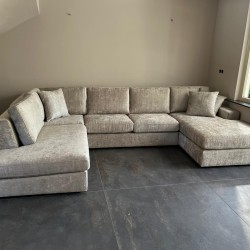 Hoekbank-met-lounge-in-luxe-stof