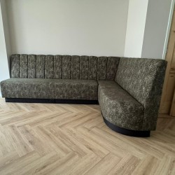 Hoekwandbank-afgeronde-hoek-verticale-banen