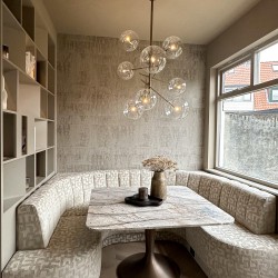 U-opstelling luxe wandbank op maat in design stof