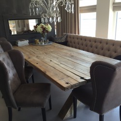 Luxe eetkamerbank met capitons op maat met armleuning Luxe eetkamerbank met capitons op maat met armleuning