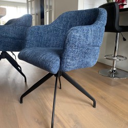 Luxe eetkamerstoel met verschillende onderstellen in design stof