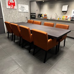 Luxe-eetkamerstoelen-in-kantoor-kantine
