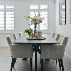 Luxe-eettafel-met-stoelen-op-maat