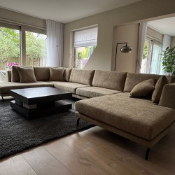 Luxe maatwerk design hoekbank op maat met eiken salontafel