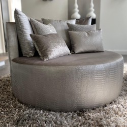 Luxe ronde fauteuil op maat in slangenprint Luxe ronde fauteuil op maat in slangenprint