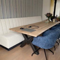 Luxe stoelen met mix onderstellen in 1.000 kleuren design look