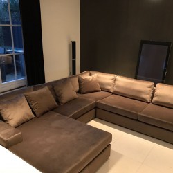 Maatwerk hoekbank op maat in luxe velours stof Maatwerk hoekbank op maat in luxe velours stof