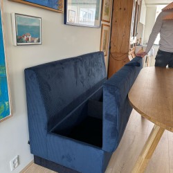 Maatwerk wandbank met open deksel in luxe stoffen