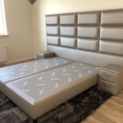 Modern bed op maat met nachtkastjes op maat in moderne stijl