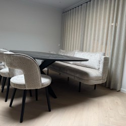Moderne eetkamerstoelen met open rug in design stof