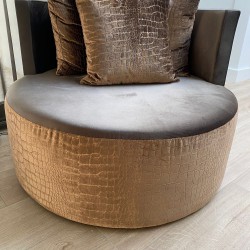 Ronde fauteuil in krokodillenstof Ronde fauteuil in krokodillenstof