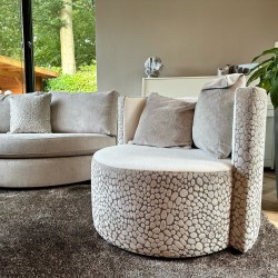Ronde-fauteuil-in-moderne-stof Ronde-fauteuil-in-moderne-stof