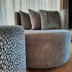 Ronde-fauteuil-in-velours-stof Ronde-fauteuil-in-velours-stof