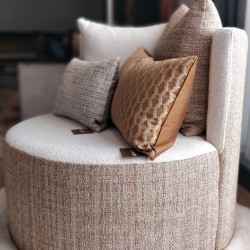 Ronde fauteuil met Claudi kussens Ronde fauteuil met Claudi kussens