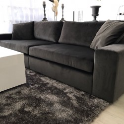 Velours bankstel op maat met luxe vloerkleed en hoogglans salontafel