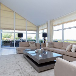 Moderne bank op maat in velours stoffen Moderne bank op maat in velours stoffen