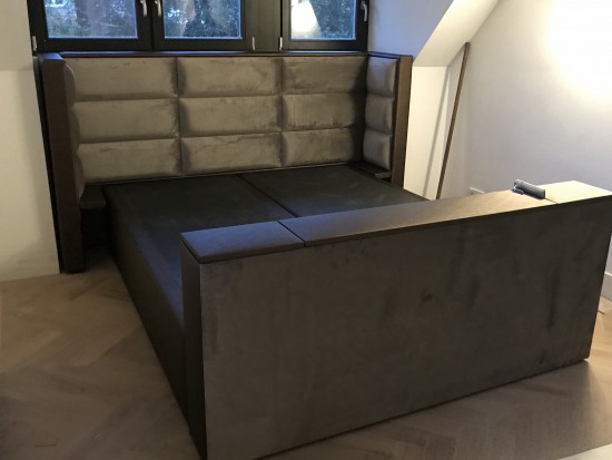 Bed op maat met Tv-lift en luxe velours stoffen Bed op maat met Tv-lift en luxe velours stoffen