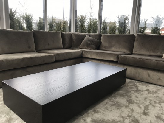 Design hoekbank op maat in velvet stof fluwelen stof velours stof Design hoekbank op maat in velvet stof fluwelen stof velours stof