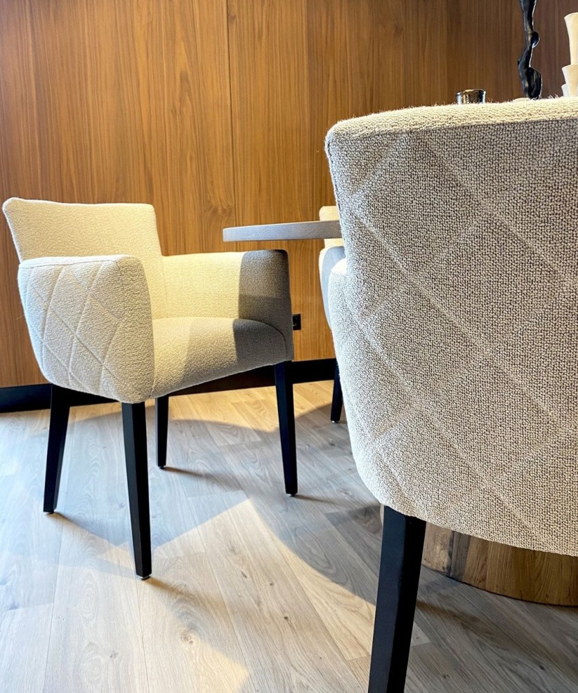 Eetkamerstoel met ruitjespatroon Eetkamerstoel met ruitjespatroon