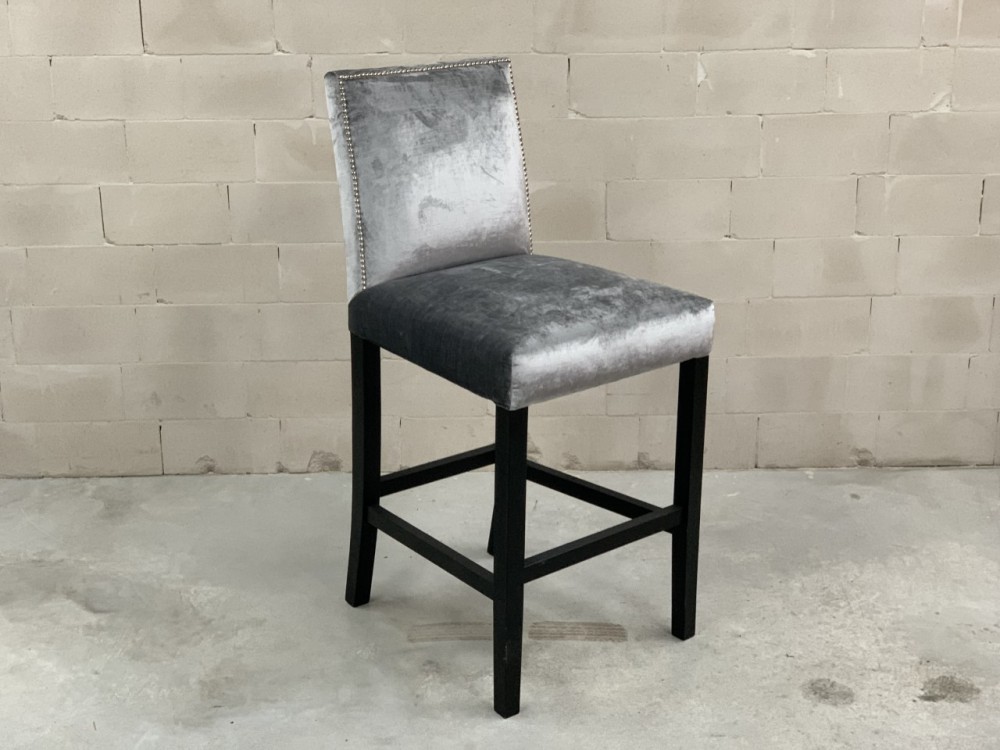 Barstoel met siernagels Barstoel met siernagels