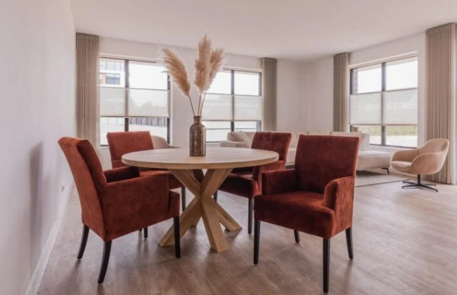 Eetkamerstoel met hoge rugleuning