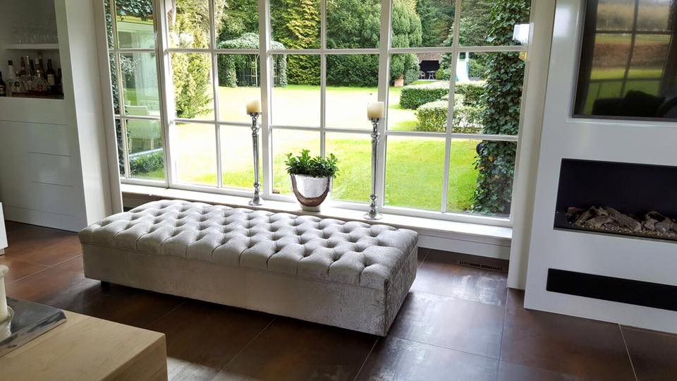 Grote Gecapitonneerde hocker Grote Gecapitonneerde hocker