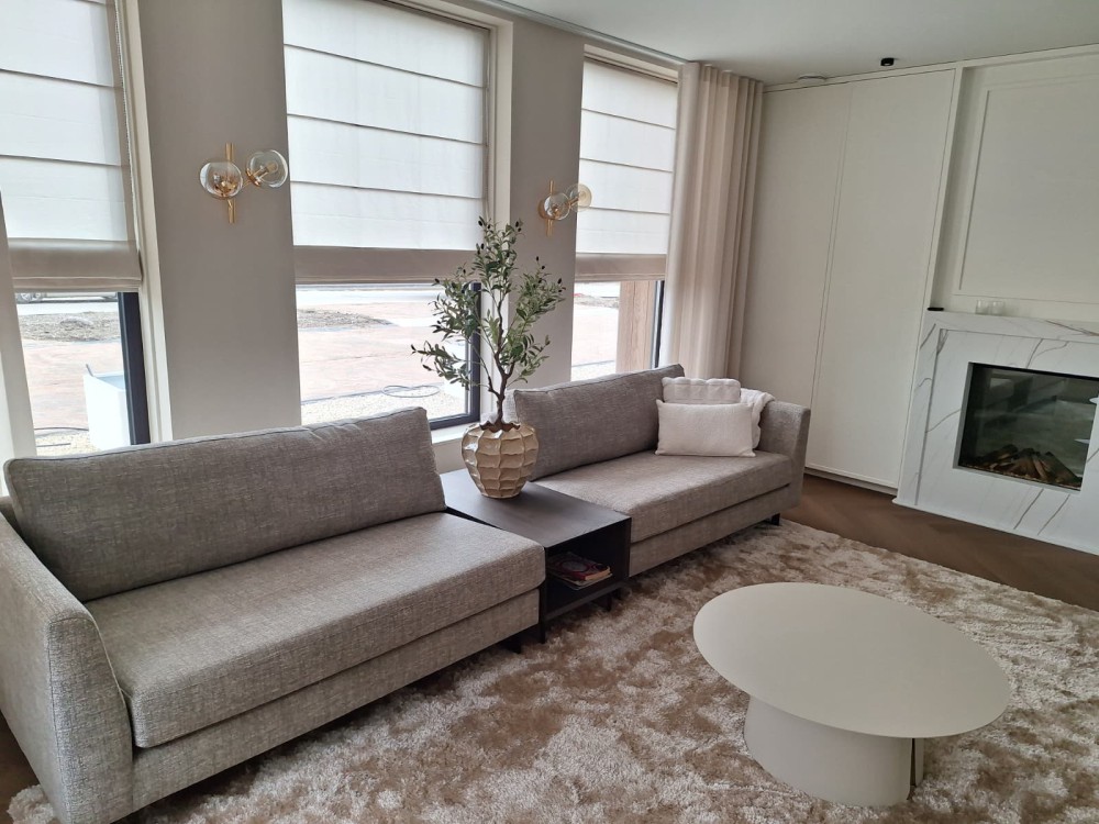 Luxe bank met stalen onderstel