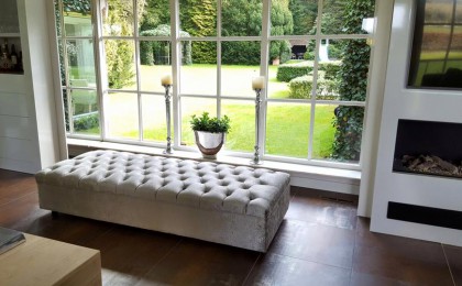 Grote Gecapitonneerde hocker Grote Gecapitonneerde hocker