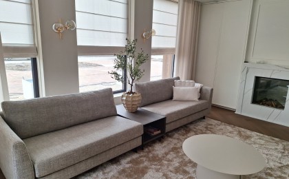 Luxe bank met stalen onderstel